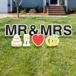 Mr & Mrs yard letters