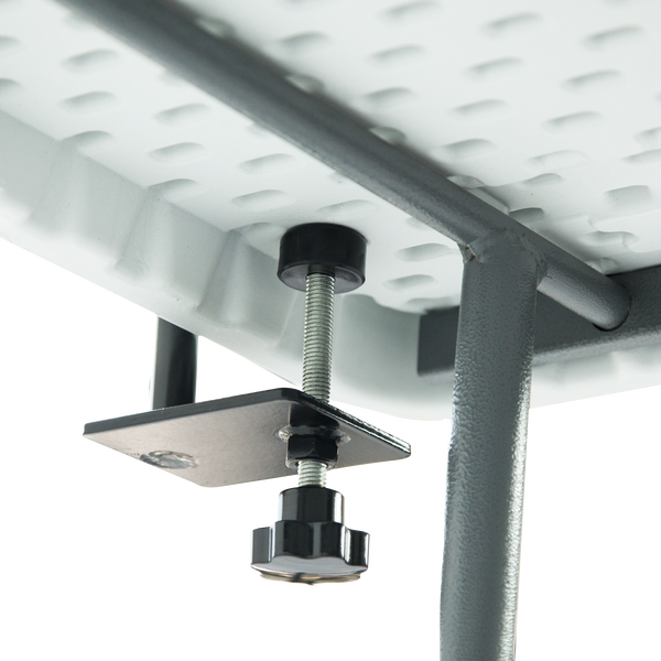 Screw knob tightens clamp to table