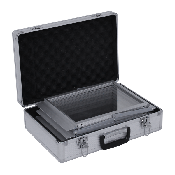 This functional display comes with a padded briefcase so it can be stored and transported safely This functional display comes with a padded briefcase so it can be stored and transported safely