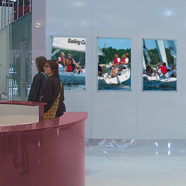 All Snap Frame Wall models feature an anti-glare protective cover to give the print the longest life possible