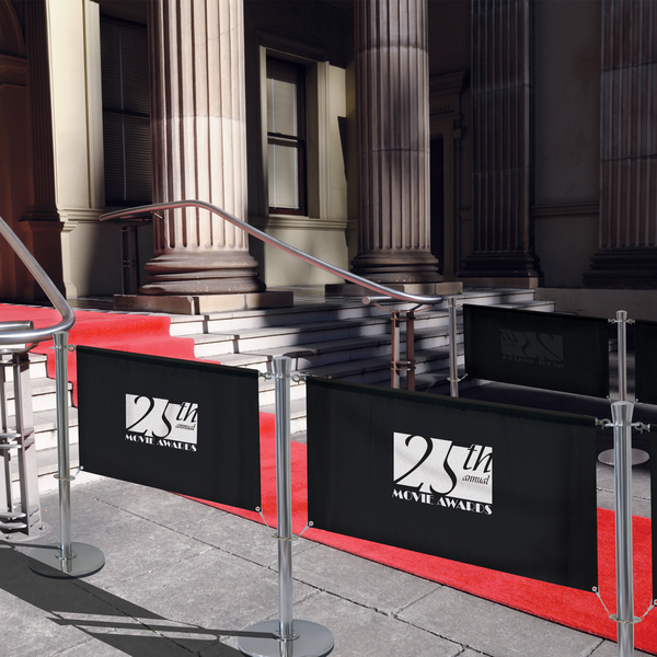 Your client’s Barrier System Premium can be used to display a single-reverse or double-sided custom print